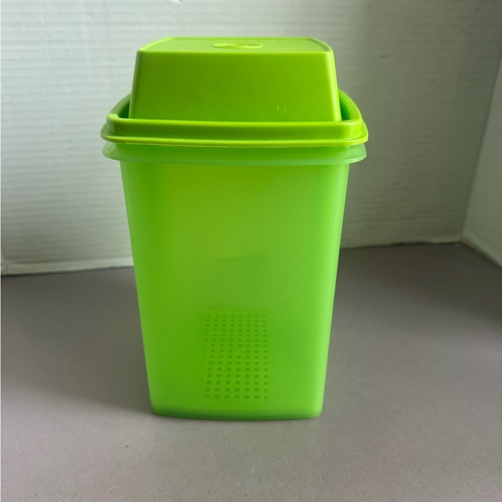 Vintage Tupperware Pick-a-deli Green Pickle Container